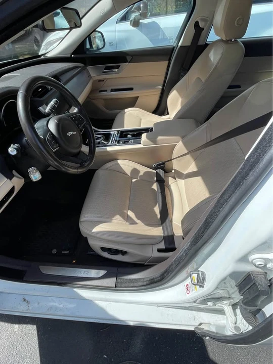 2016 Jaguar X260 XF - Image 9 of 19