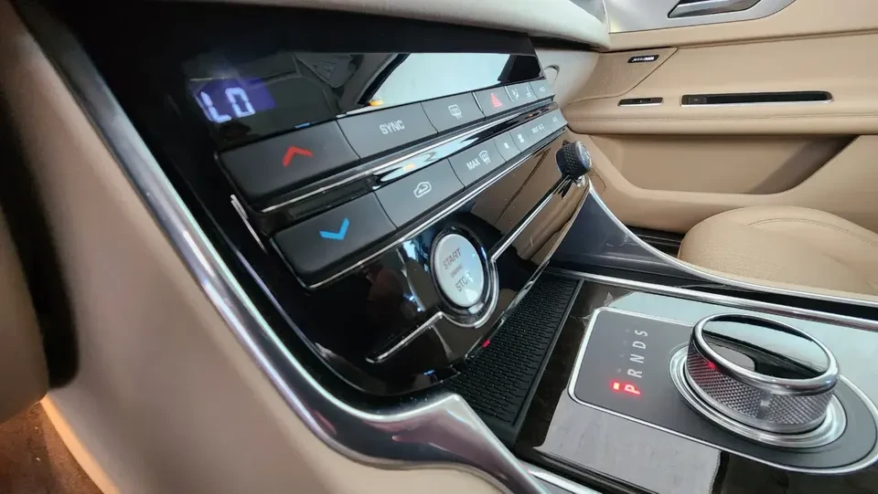 2016 Jaguar X260 XF - Image 14 of 19