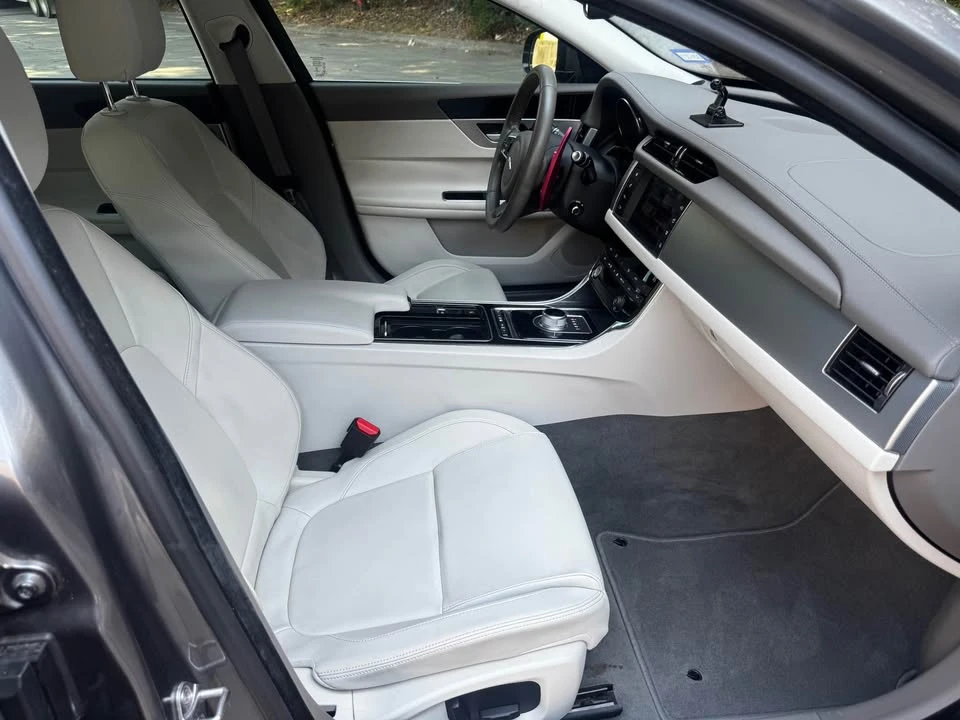 2016 Jaguar X260 XF - Image 10 of 17