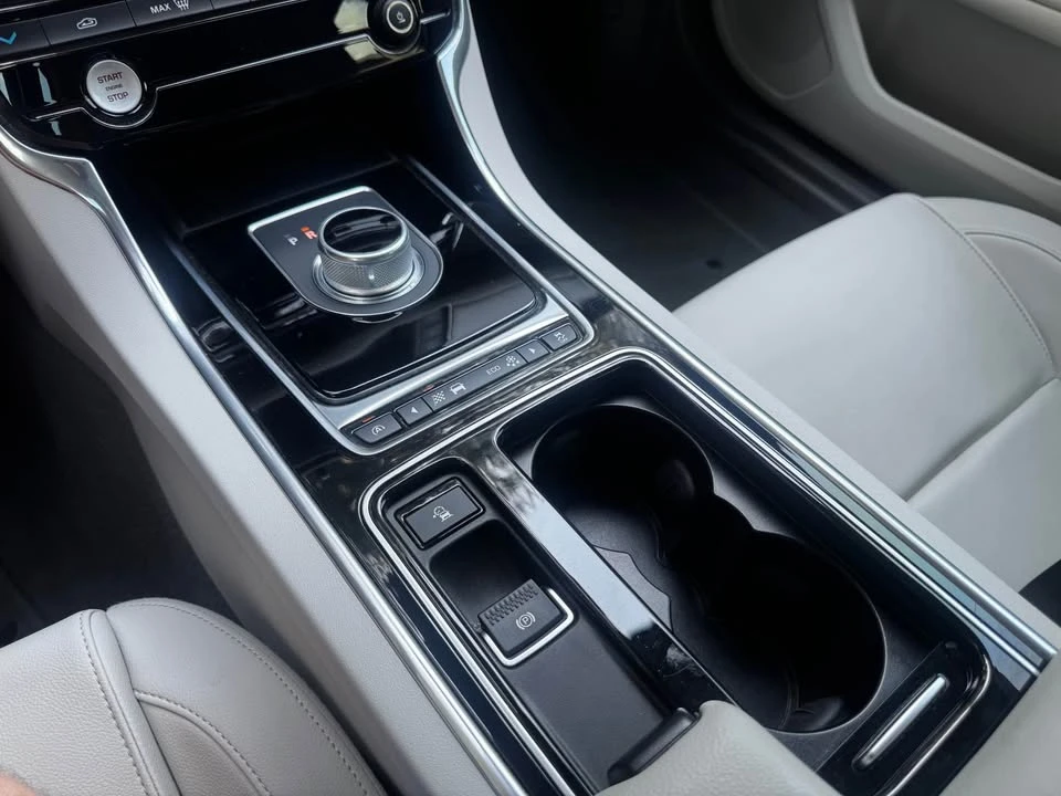 2016 Jaguar X260 XF - Image 16 of 17