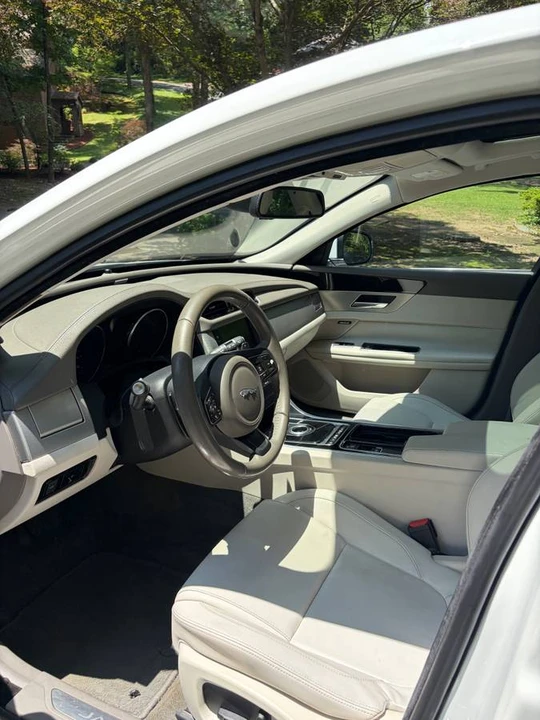 2027 Jaguar X260 XF - Image 8 of 18