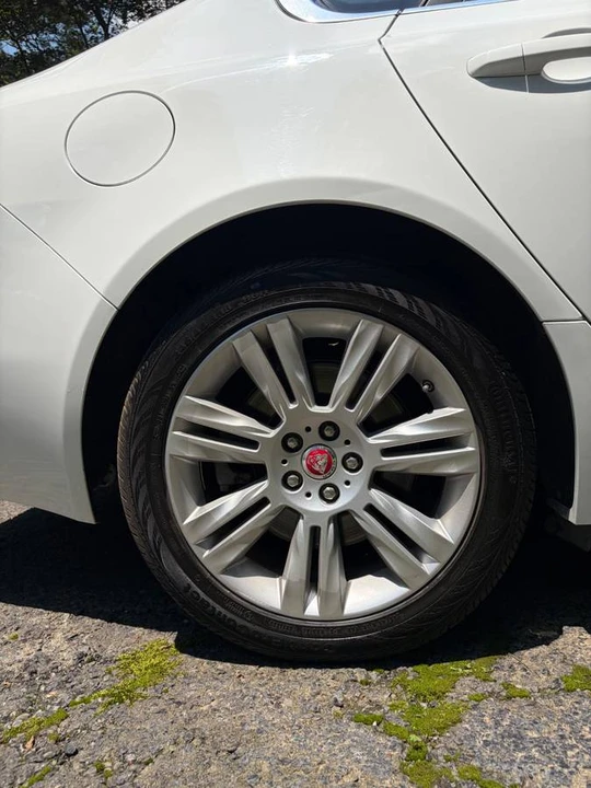 2027 Jaguar X260 XF - Image 14 of 18