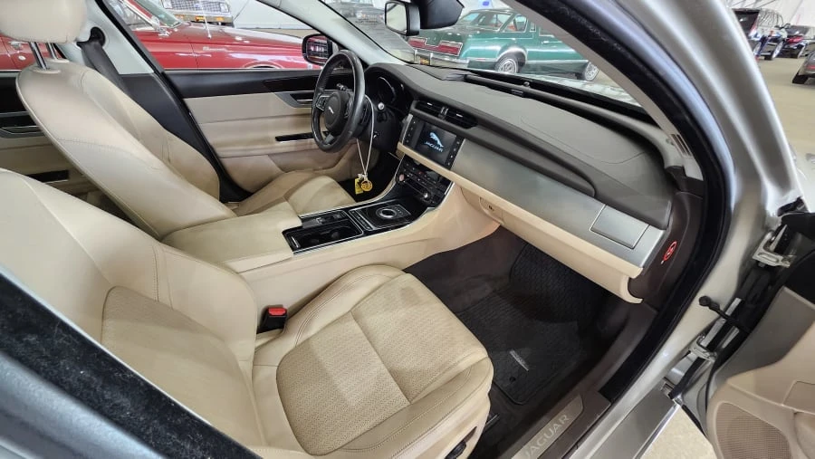 2016 Jaguar X260 XF - Image 5 of 8