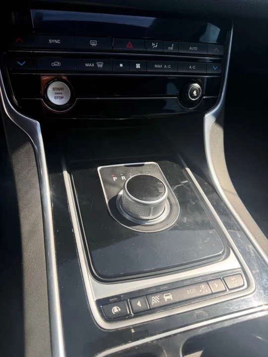2016 Jaguar X260 XF - Image 10 of 15