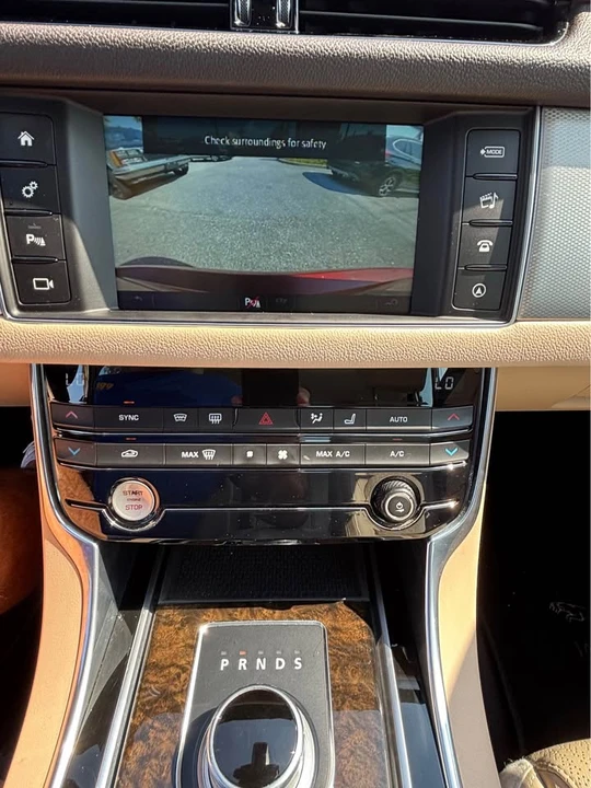 2016 Jaguar X260 XF - Image 11 of 18