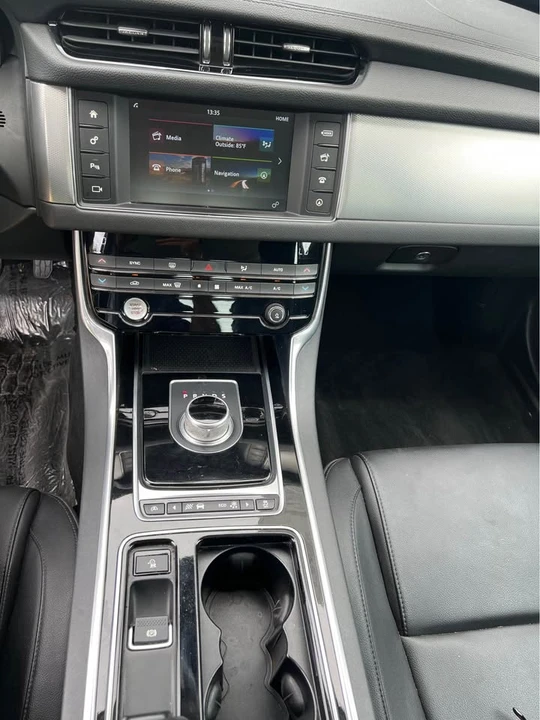 2016 Jaguar X260 XF - Image 8 of 17