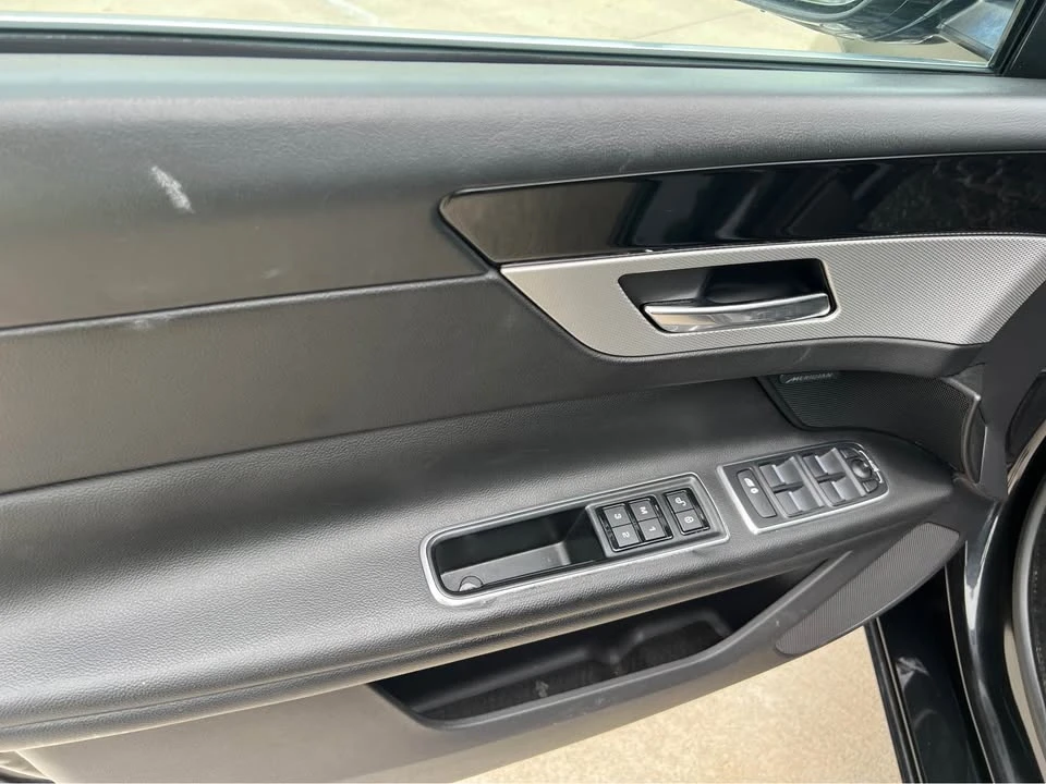 2016 Jaguar X260 XF - Image 10 of 17