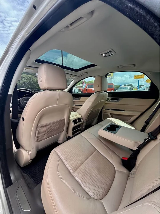 2016 Jaguar X260 XF - Image 14 of 15