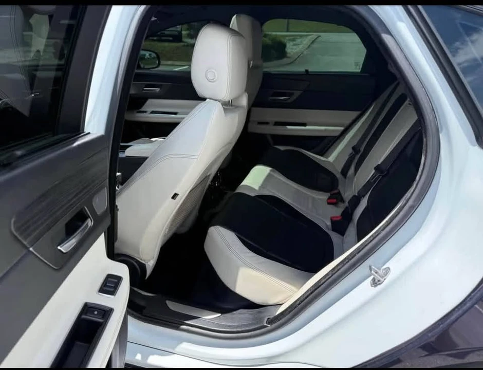 2016 Jaguar X260 XF - Image 8 of 15