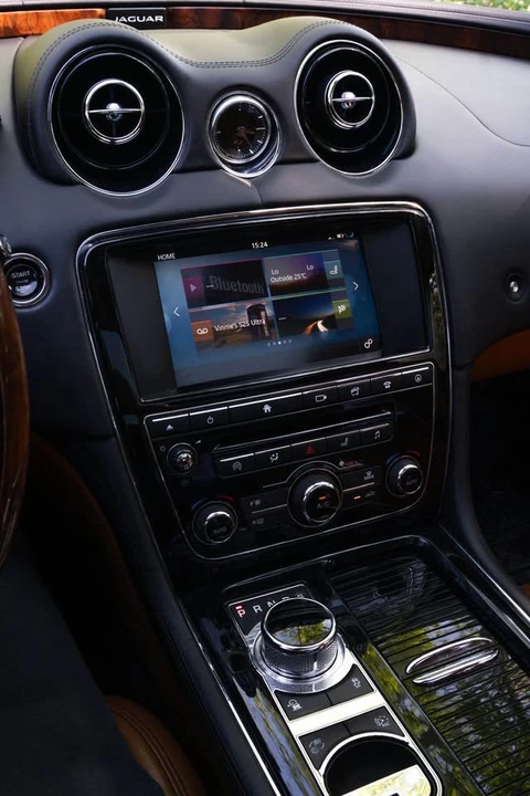 2016 Jaguar X351 XJ - Image 11 of 16