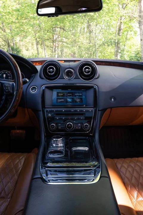 2016 Jaguar X351 XJ - Image 7 of 16