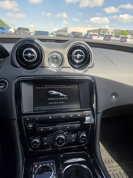 2016 Jaguar X351 XJ - Image 10 of 13