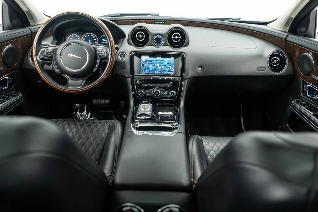 2016 Jaguar X351 XJ - Image 9 of 12