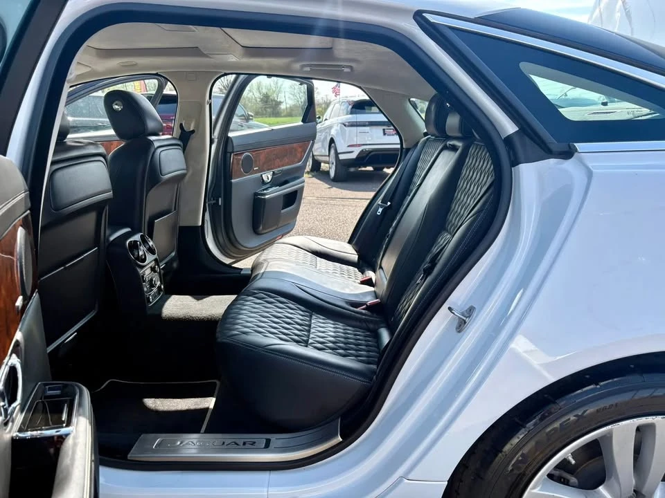 2016 Jaguar X351 XJ - Image 9 of 15