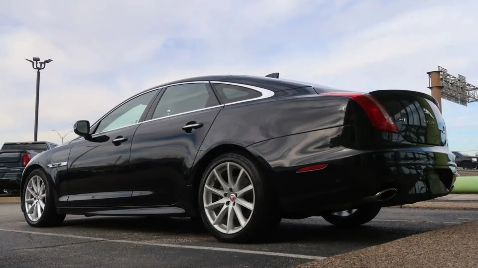 2016 Jaguar X351 XJ - Image 9 of 20