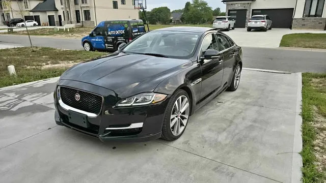 2016 Jaguar XJ R-Sport