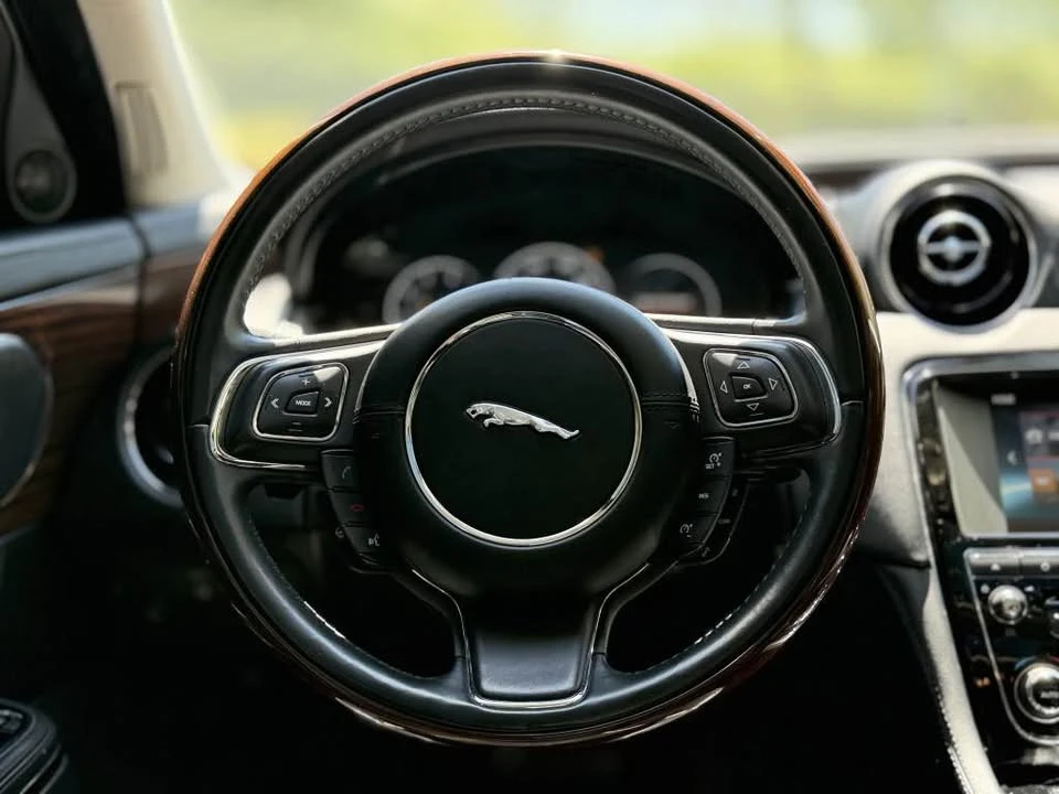 2016 Jaguar X351 XJ - Image 9 of 12