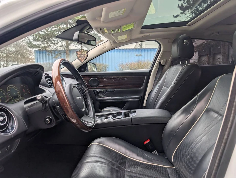 2016 Jaguar X351 XJ - Image 8 of 12