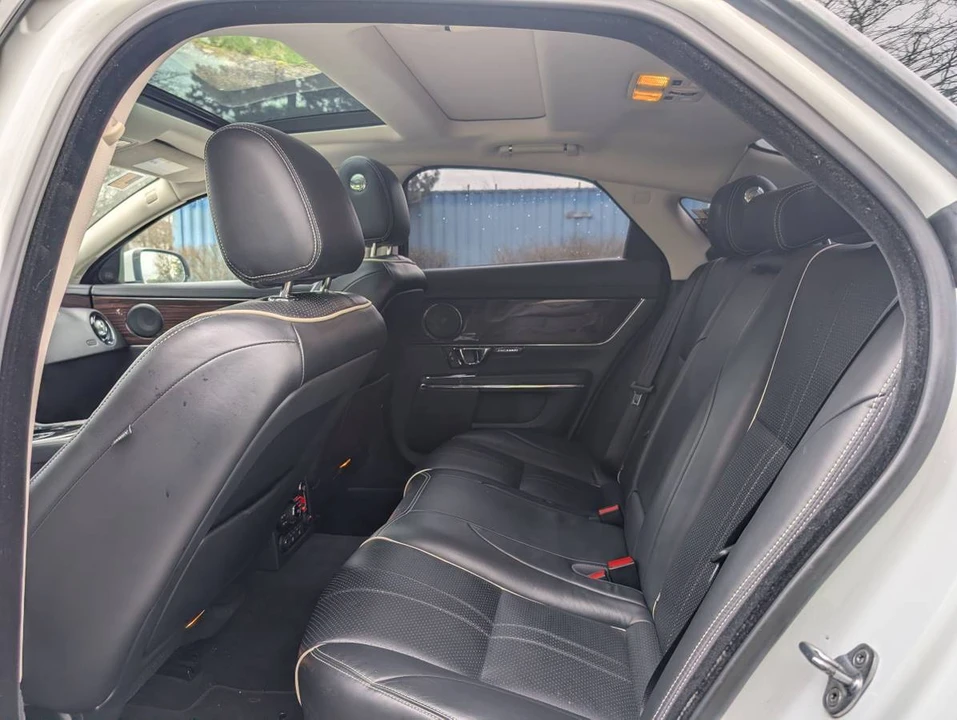 2016 Jaguar X351 XJ - Image 9 of 12