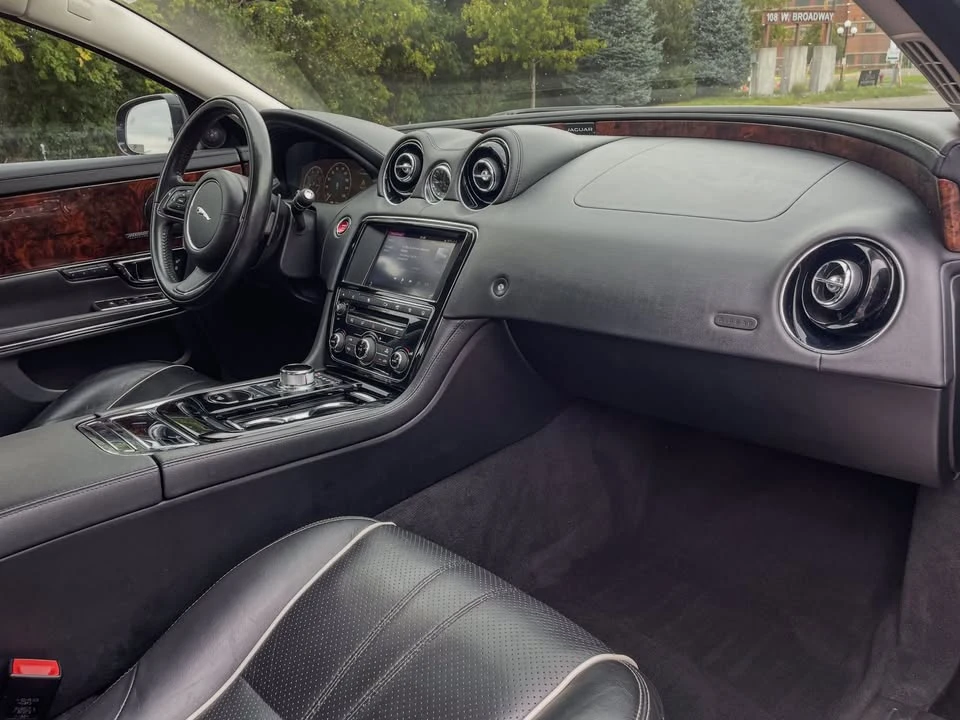 2016 Jaguar X351 XJ - Image 16 of 20