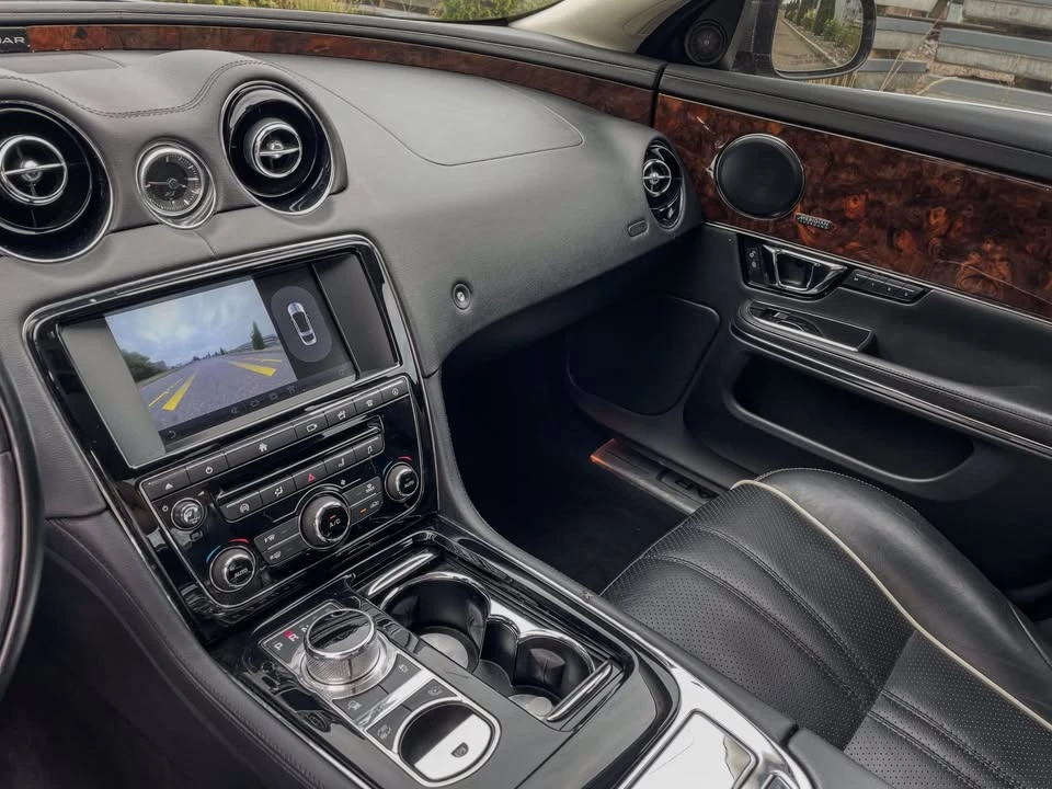2016 Jaguar X351 XJ - Image 13 of 20