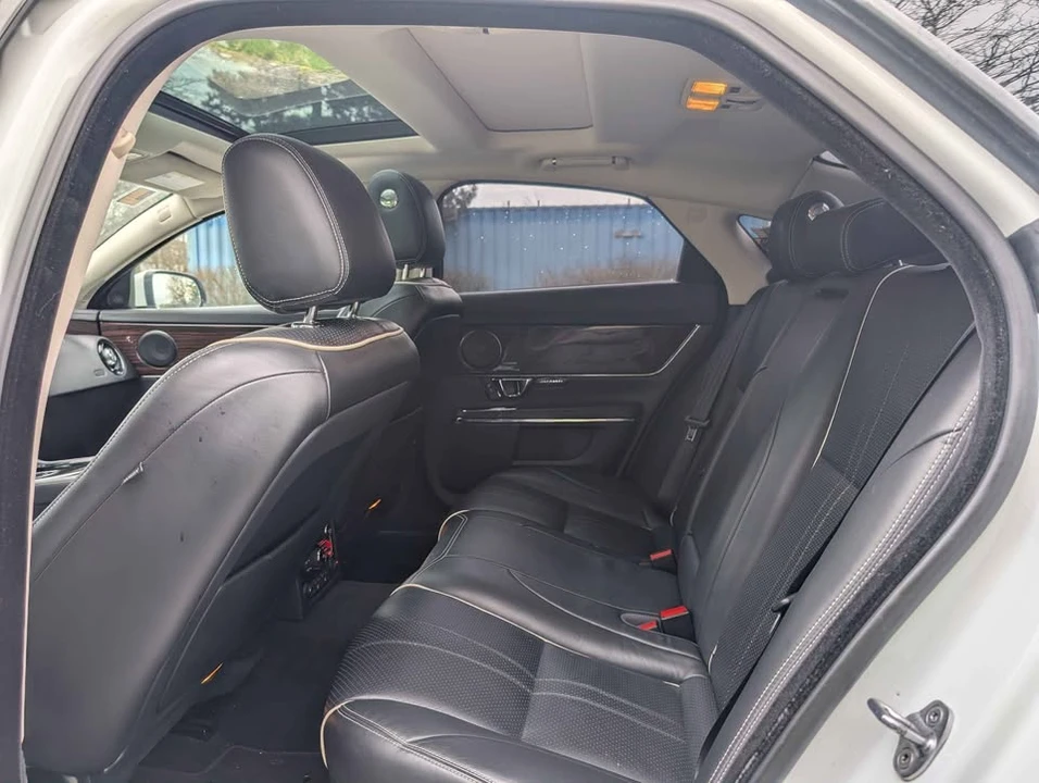 2016 Jaguar X351 XJ - Image 9 of 12