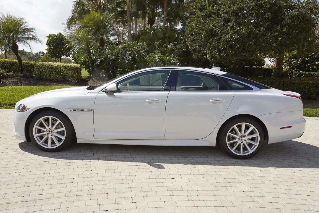2016 Jaguar X351 XJ - Image 11 of 31