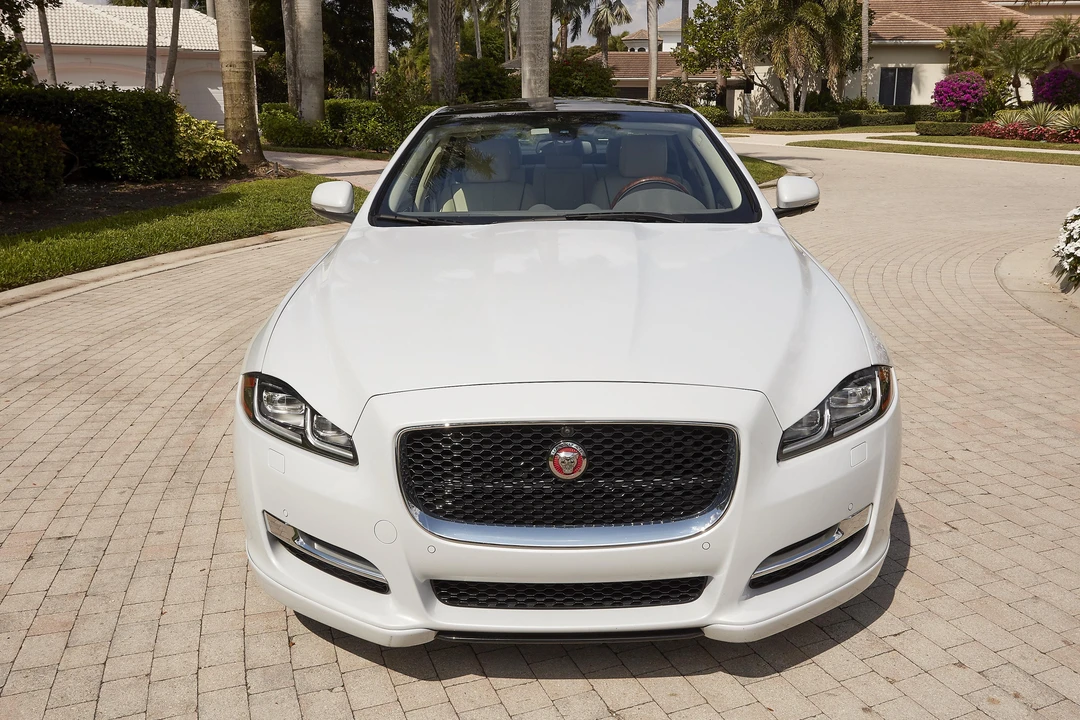 2016 Jaguar X351 XJ - Image 6 of 31