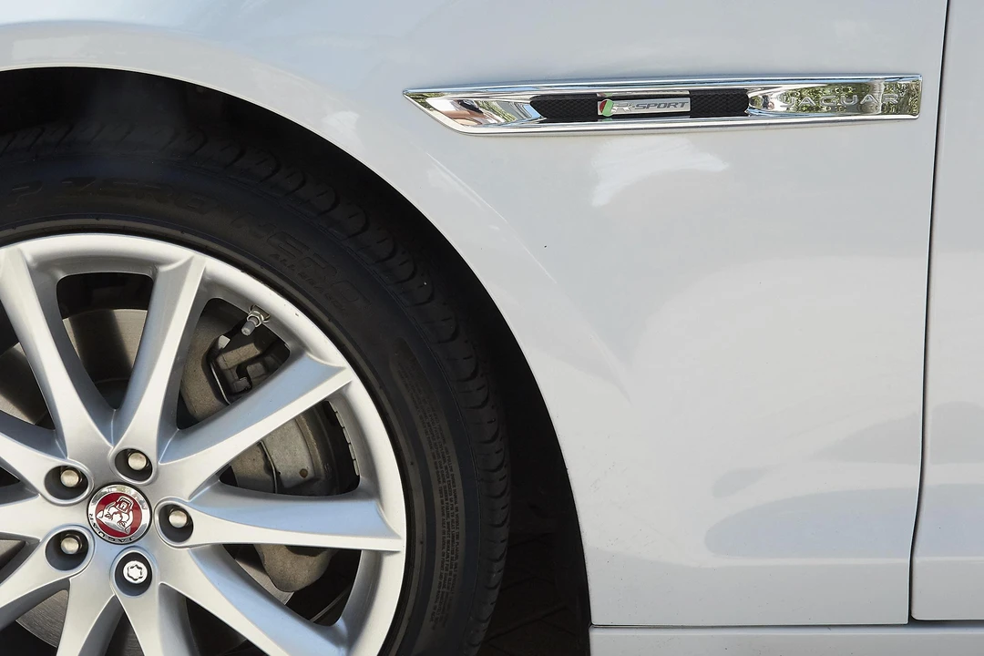2016 Jaguar X351 XJ - Image 19 of 31