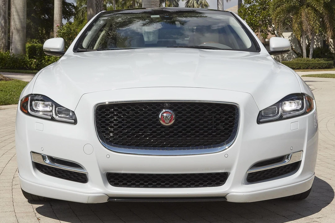 2016 Jaguar X351 XJ - Image 2 of 31