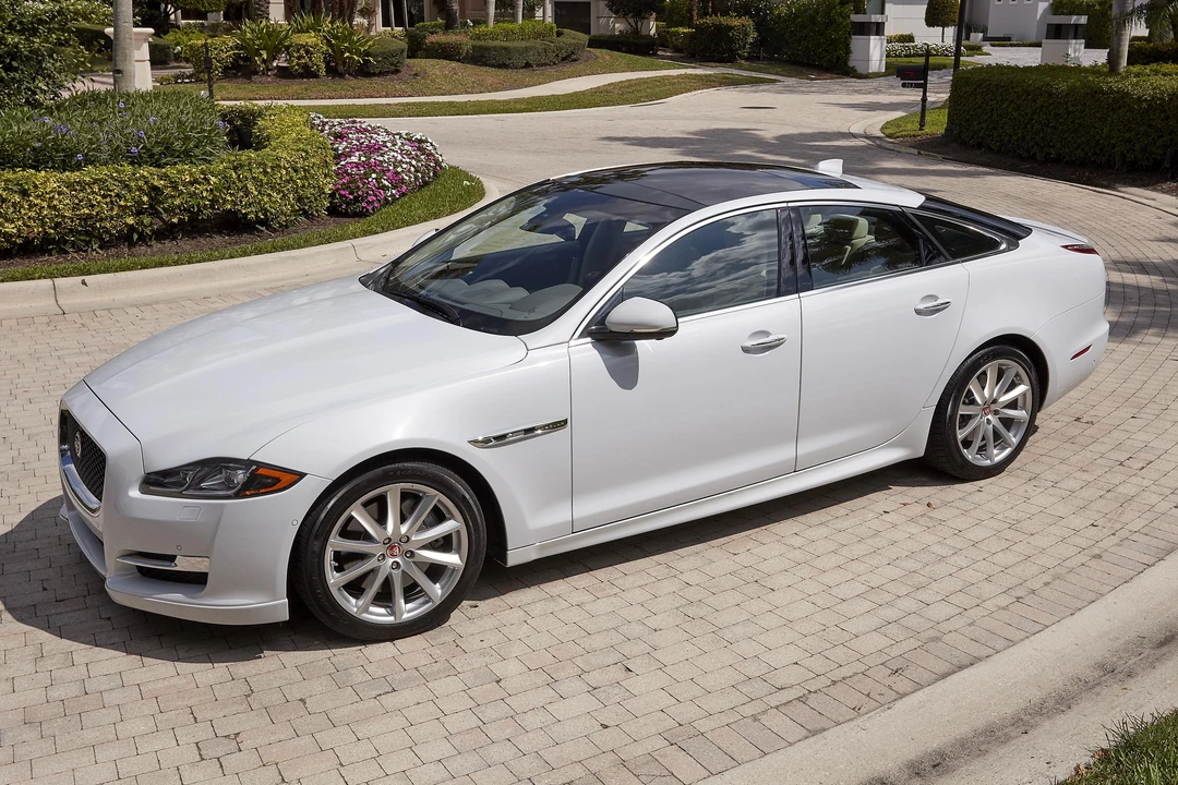 2016 Jaguar X351 XJ - Image 8 of 31