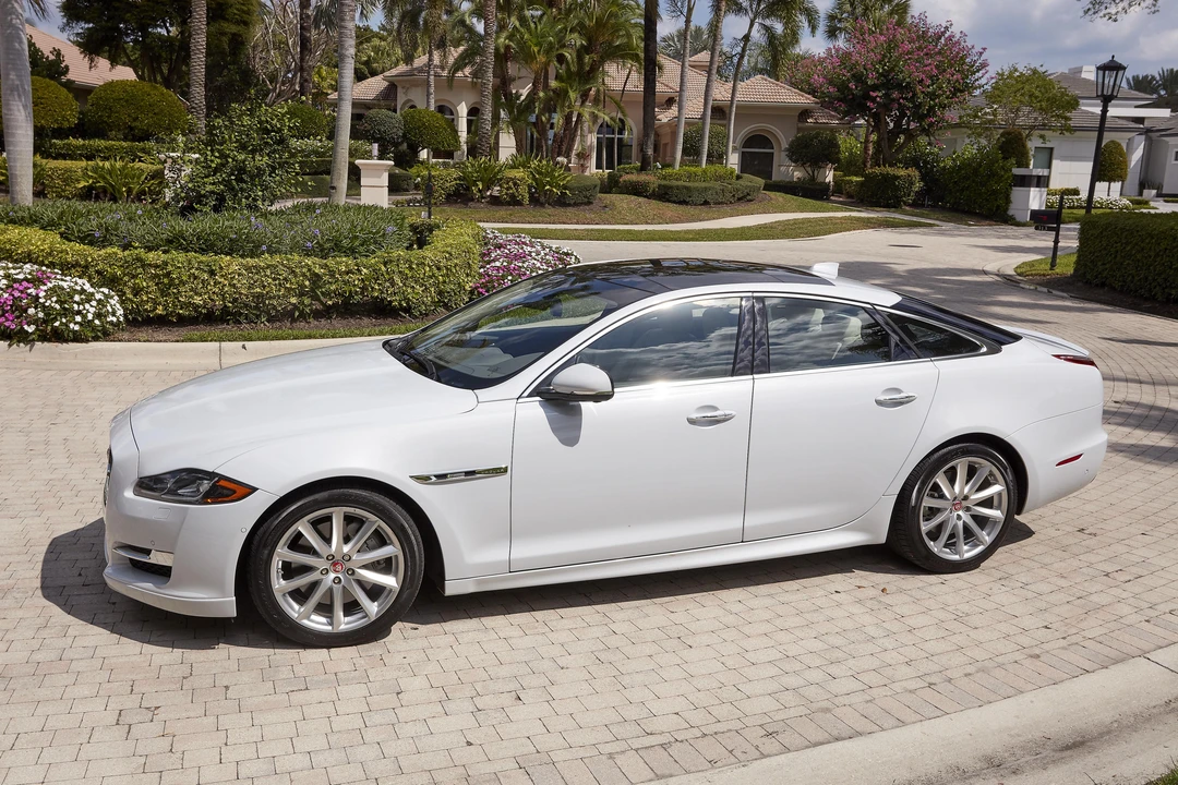 2016 Jaguar X351 XJ - Image 10 of 31