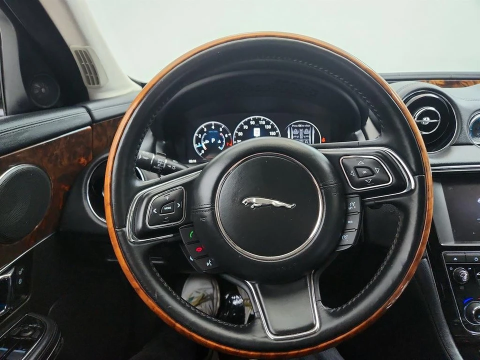 2016 Jaguar X351 XJ - Image 18 of 21