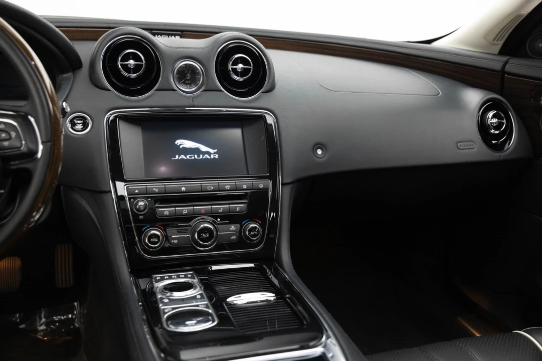 2016 Jaguar X351 XJ - Image 18 of 21