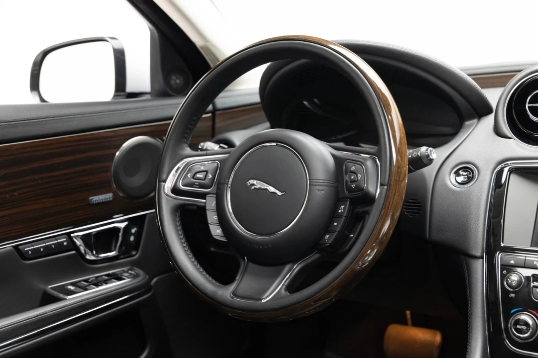 2016 Jaguar X351 XJ - Image 10 of 31