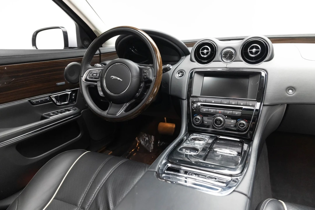 2016 Jaguar X351 XJ - Image 12 of 21