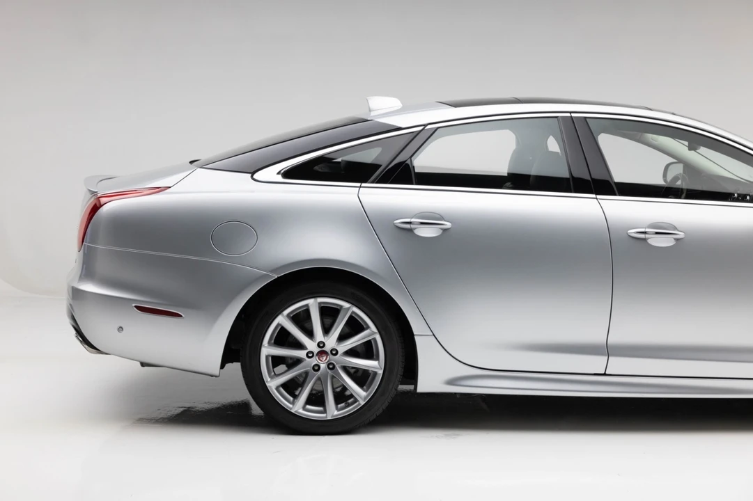 2016 Jaguar X351 XJ - Image 16 of 21