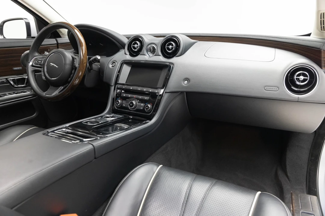 2016 Jaguar X351 XJ - Image 2 of 21