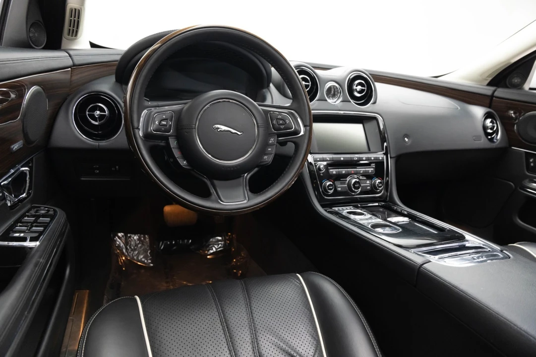 2016 Jaguar X351 XJ - Image 6 of 21