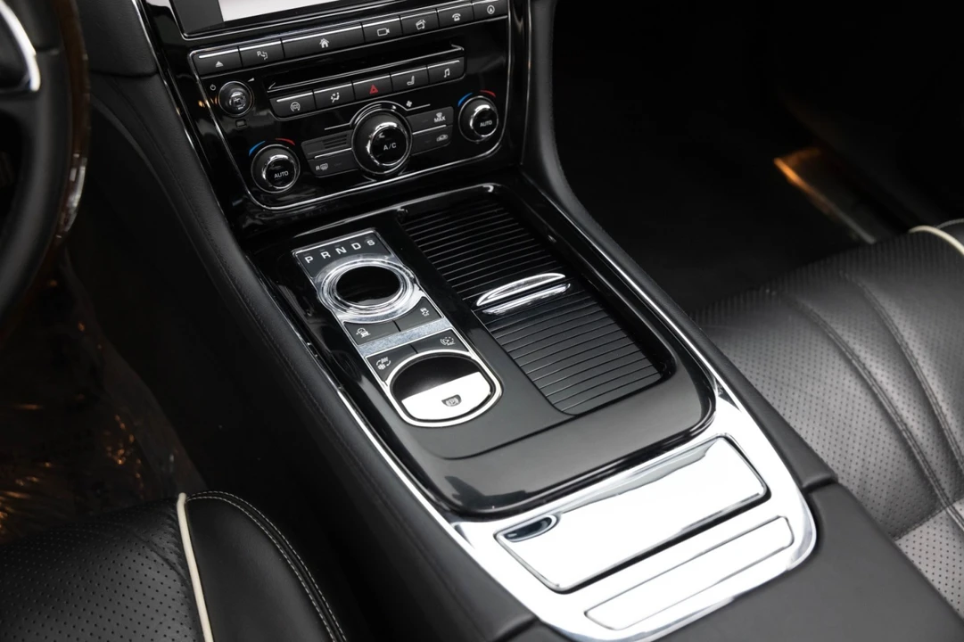 2016 Jaguar X351 XJ - Image 22 of 31