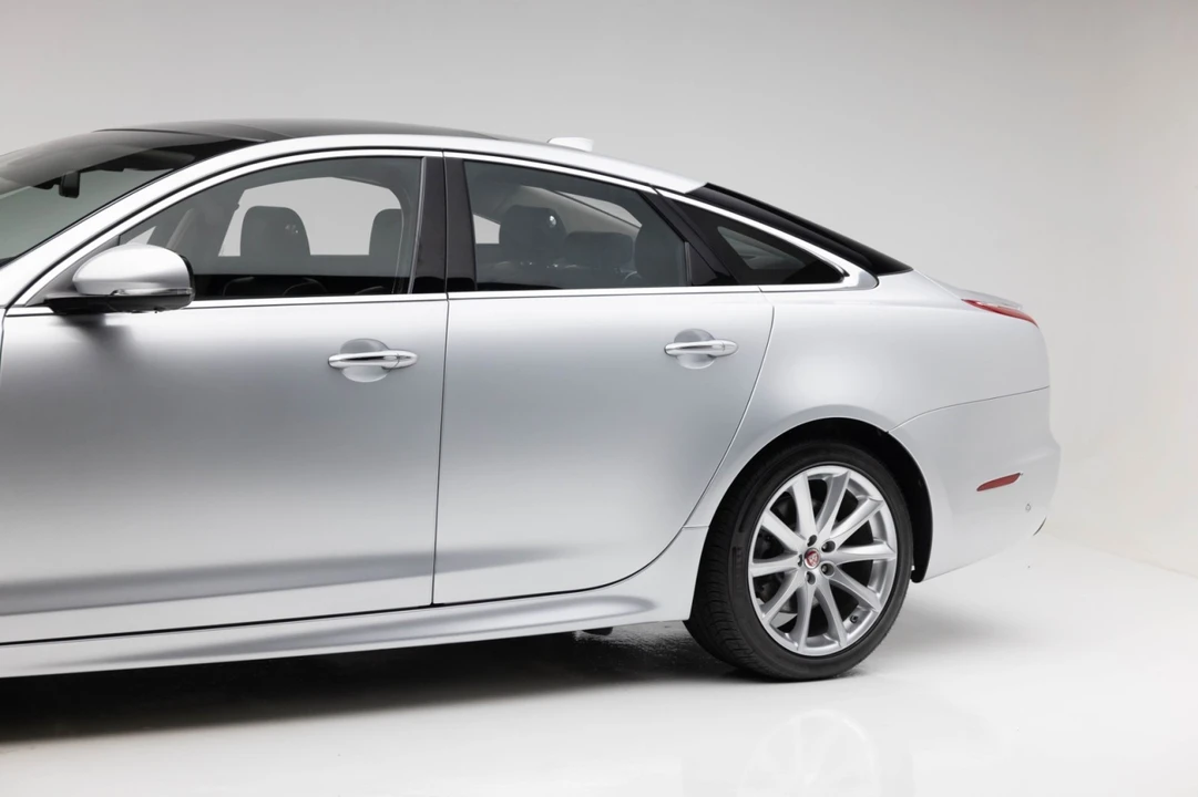 2016 Jaguar X351 XJ - Image 29 of 31