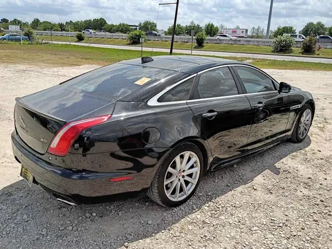 2016 Jaguar XJ R-Sport Sedan