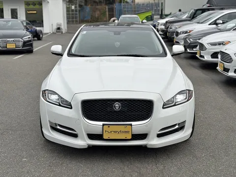 2016 Jaguar XJ R-Sport