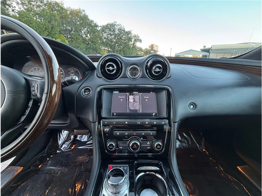 2016 Jaguar X351 XJ - Image 11 of 21
