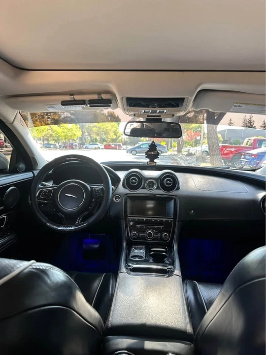 2016 Jaguar X351 XJ - Image 9 of 14