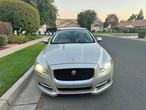 2016 Jaguar XJ XJ R-Sport Sedan 4D