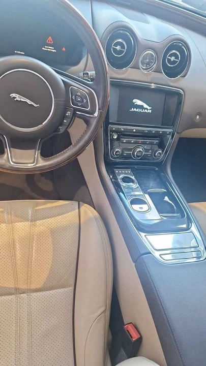 2016 Jaguar X351 XJ - Image 9 of 15