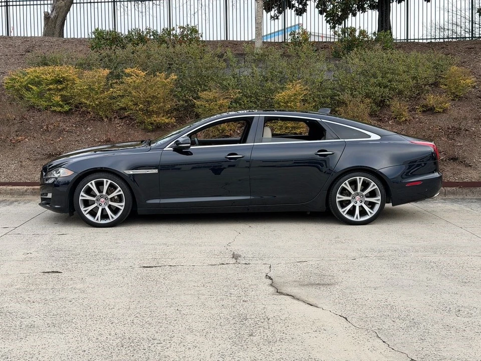 2016 Jaguar X351 XJ - Image 10 of 21