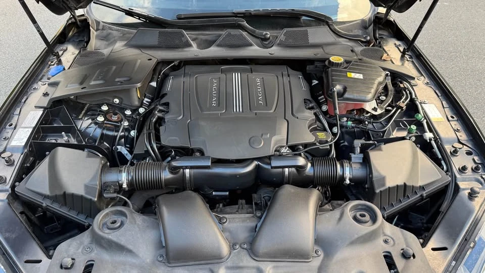 2016 Jaguar X351 XJ - Image 9 of 20