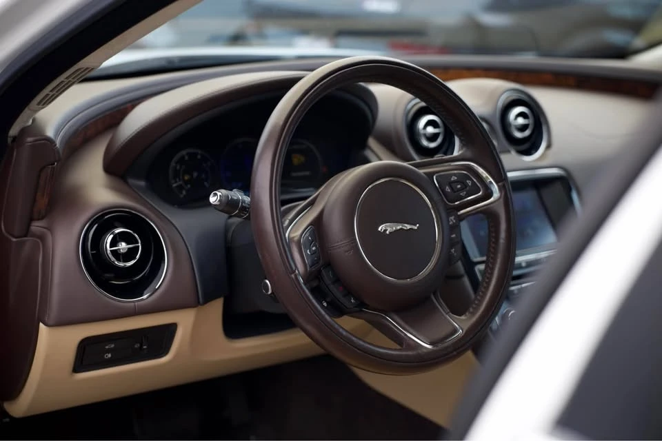 2016 Jaguar X351 XJ - Image 7 of 10